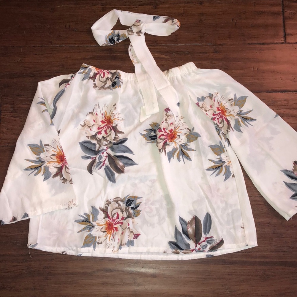 BRAND NEW Womans Floral Blouse SZ. S